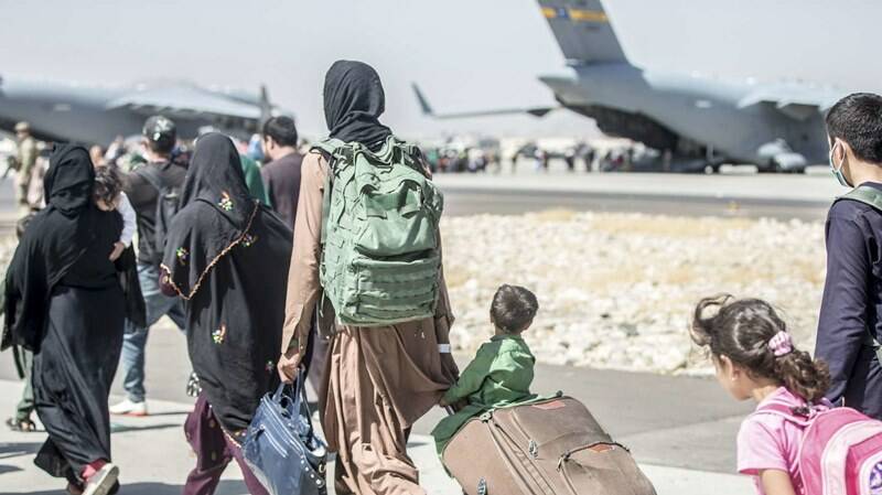 La Gran Bretagna lancia l’allarme: “Attacco terroristico all’aeroporto di Kabul tra poche ore”