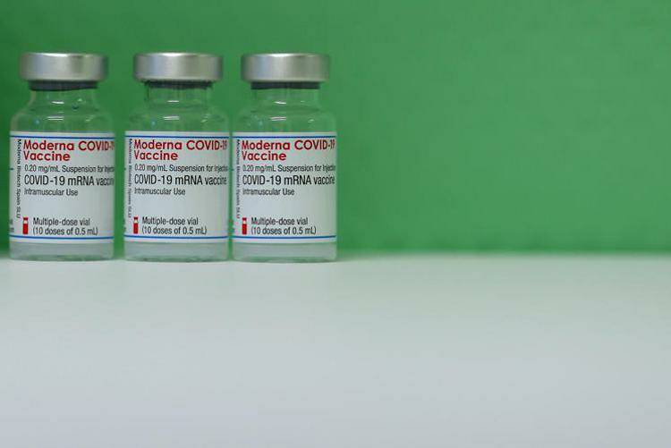 Covid-19, Moderna testa un nuovo vaccino contro le varianti