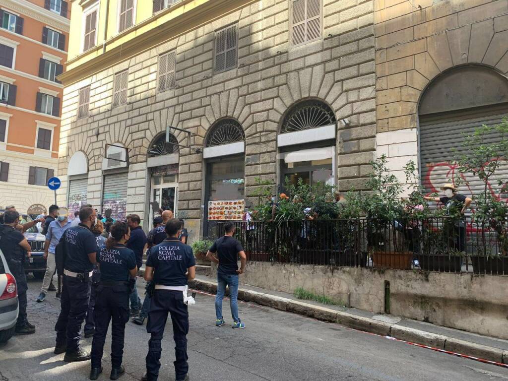 Roma, maxi-operazione interforze contro l’abusivismo commerciale: chiusi 4 locali