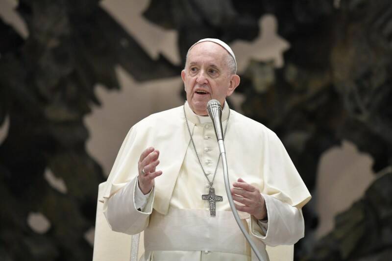 Papa Francesco: “I Rom sono nostri fratelli: dobbiamo accoglierli”