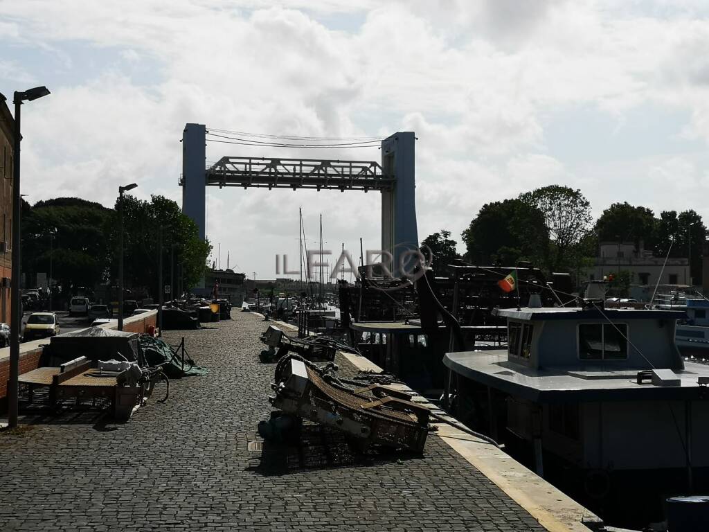 Fiumicino, nuovi orari di sollevamento per il Ponte 2 Giugno e la passerella pedonale