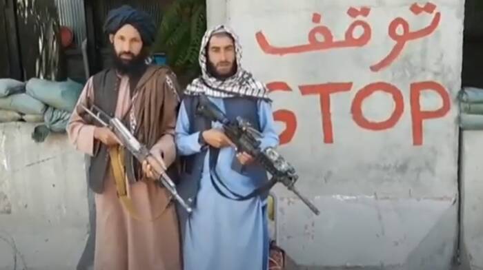 Afghanistan, rapitori giustiziati dai Talebani a Herat: quattro corpi appesi in piazza