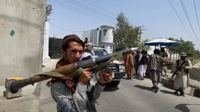 Nell’Afghanistan conquistato dai talebani tornano esecuzioni e amputazioni per i ladri