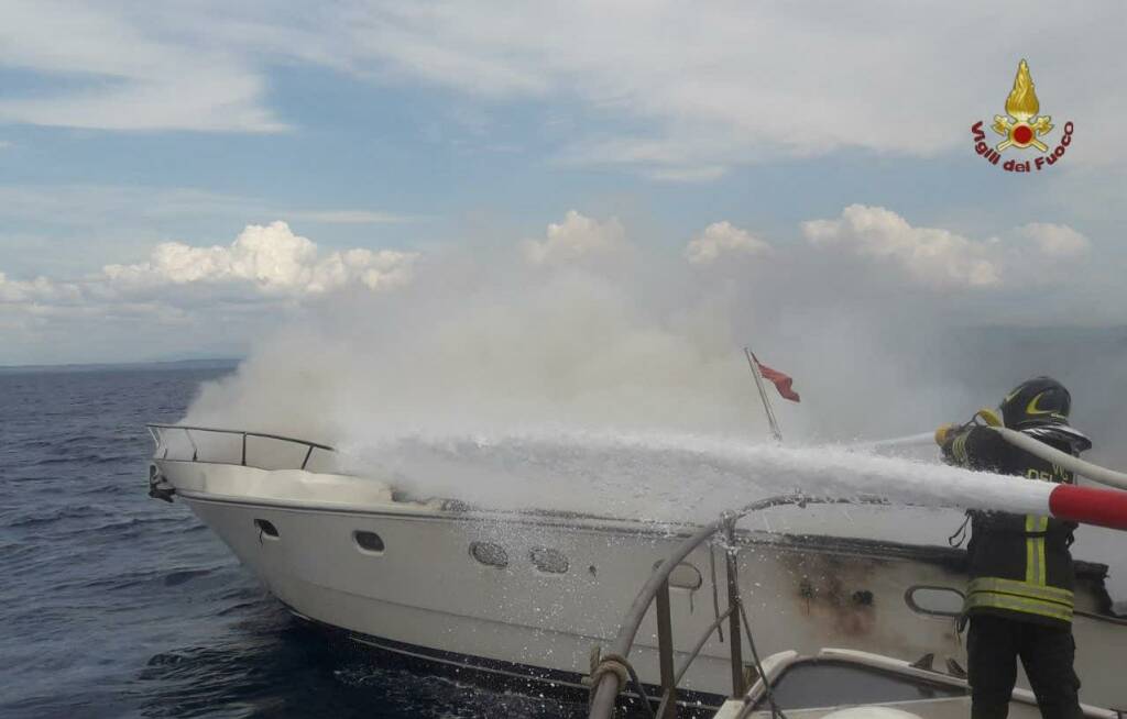 yacht affondato a Montalto