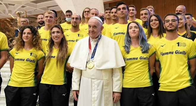 Gli atleti delle Fiamme Gialle in visita dal Papa: lo sport e i suoi valori sociali