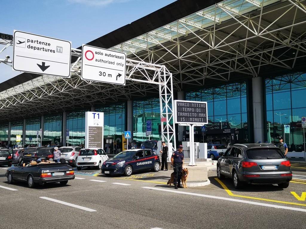 Fiumicino, “a caccia” di turisti in aeroporto: maxi multa a due finti Ncc