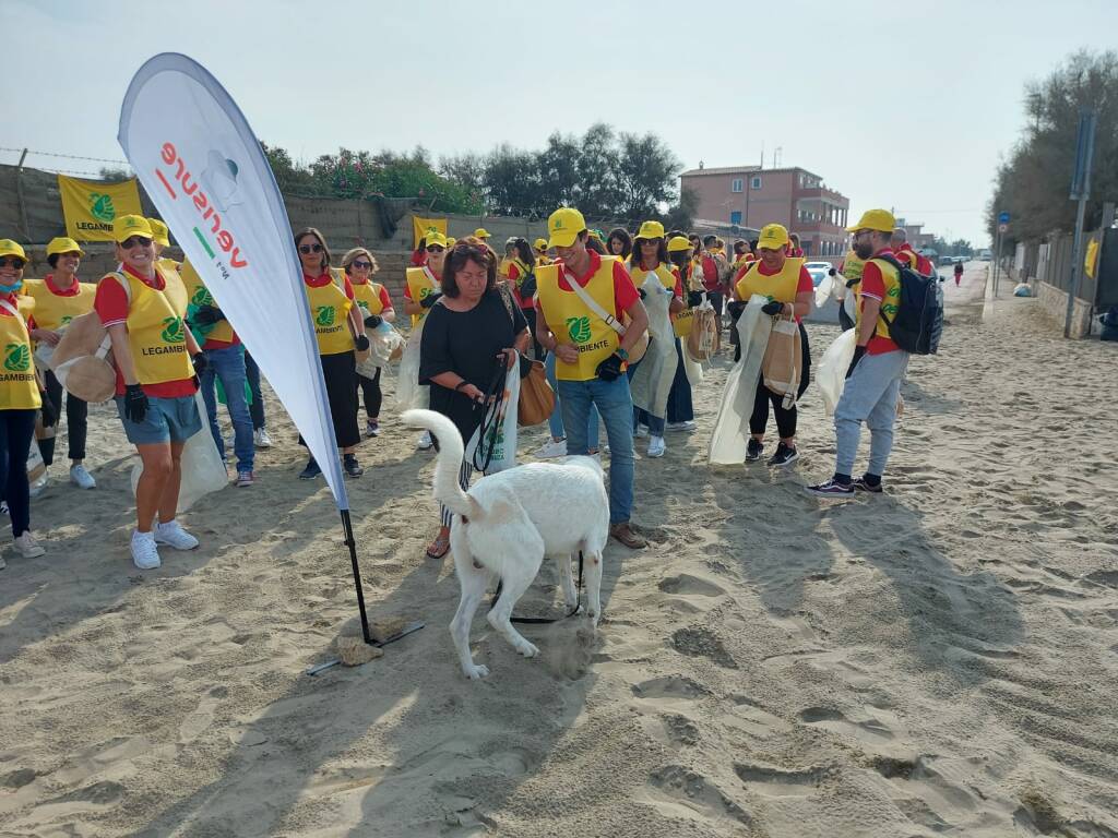 Clean up the World, in due giorni sulle spiagge di Fiumicino raccolti oltre 500 chili di rifiuti