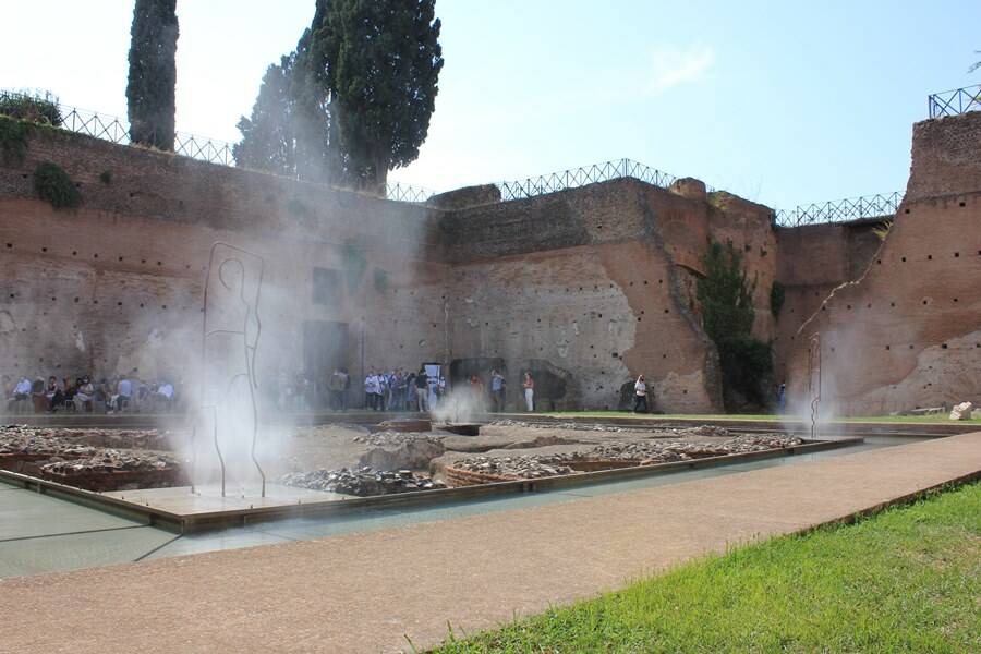 La fontana dell’imperatore torna a zampillare: modernità e storia si abbracciano sul Palatino