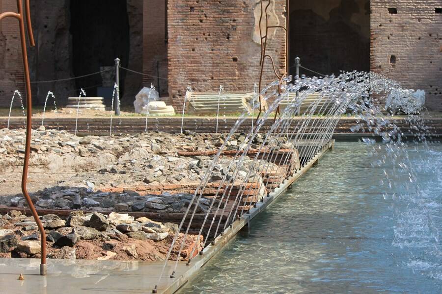 La fontana dell’imperatore torna a zampillare: modernità e storia si abbracciano sul Palatino