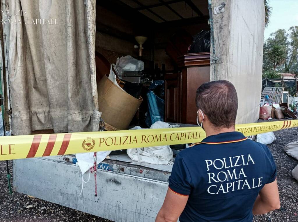 Roma, incendiavano rifiuti speciali su via Tiberina: beccati sul fatto e arrestati