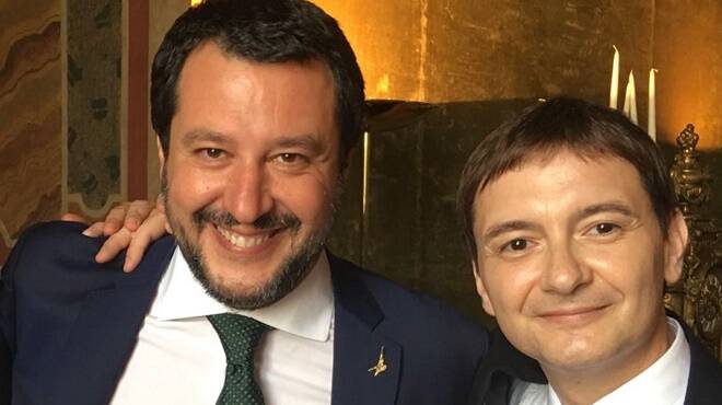 Morisi indagato per droga, l’ira di Salvini: “Attacco alla Lega a 5 giorni dal voto”