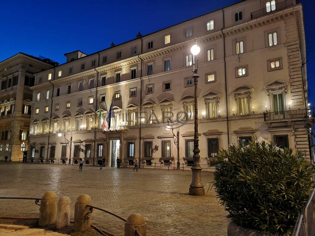 Allarme pacco bomba a Palazzo Chigi, ma è solo una caccia al tesoro per turisti