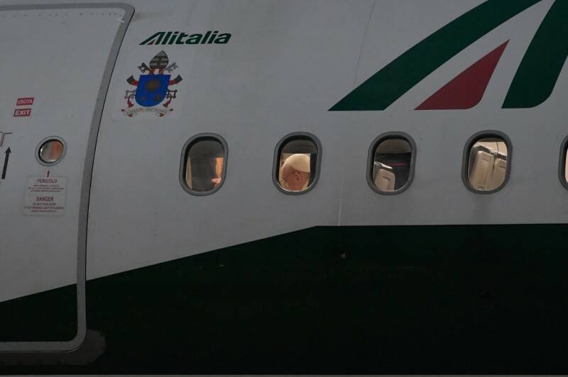Ultimo viaggio del Papa con Alitalia, Francesco: “Questo volo ha un po’ il gusto del congedo”
