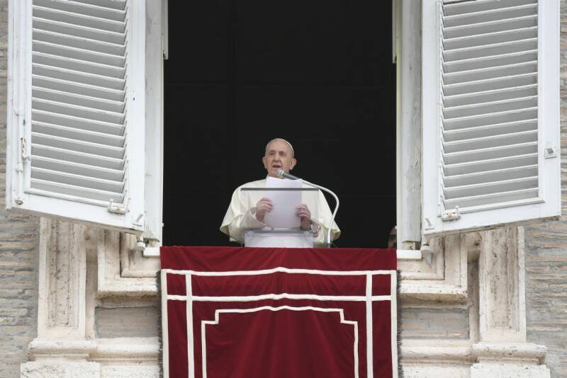 Il Papa striglia i fedeli: “Esibire la ‘patente di credenti’ per escludere e giudicare è peccato”