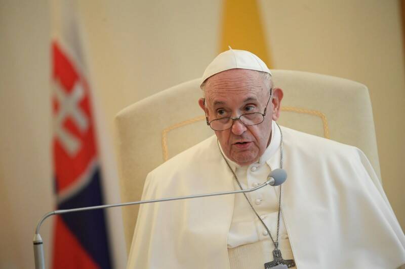 Papa Francesco: “L’unità non si ottiene con qualche valore comune ma servendo i poveri”