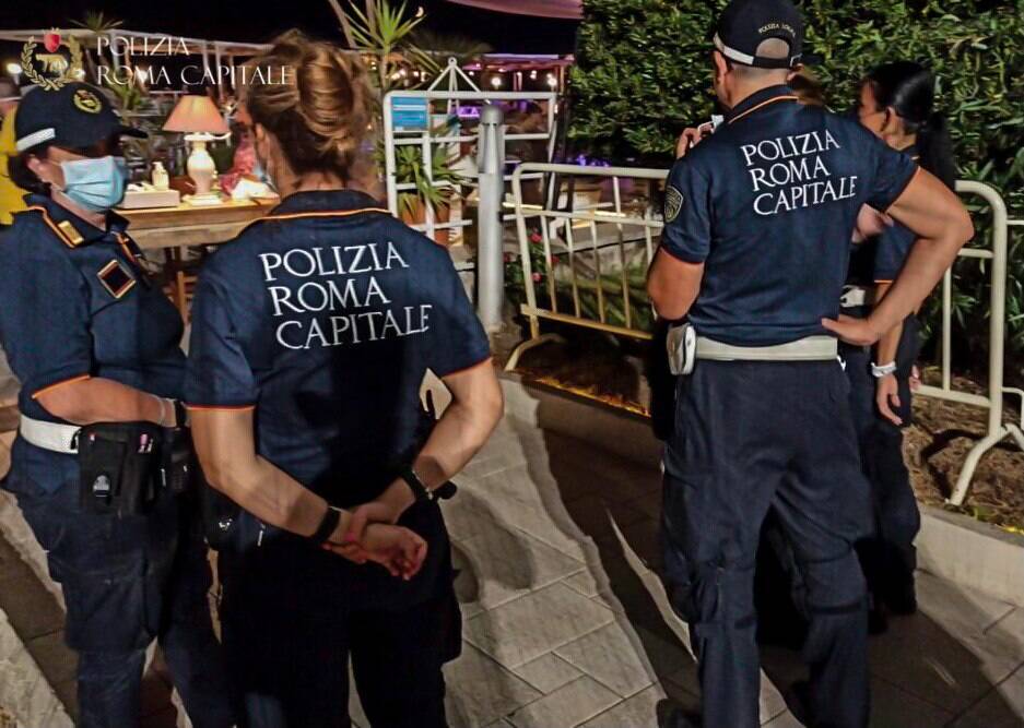 Roma, 300 persone assembrate e senza mascherina: chiuso locale ai Parioli