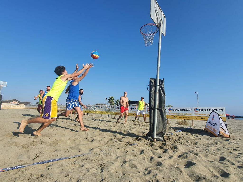 A Fiumicino il campionato nazionale di sand basket, lo sport nato sulle spiagge del litorale romano