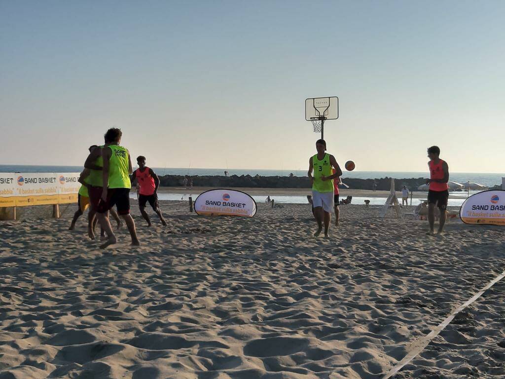 A Fiumicino il campionato nazionale di sand basket, lo sport nato sulle spiagge del litorale romano