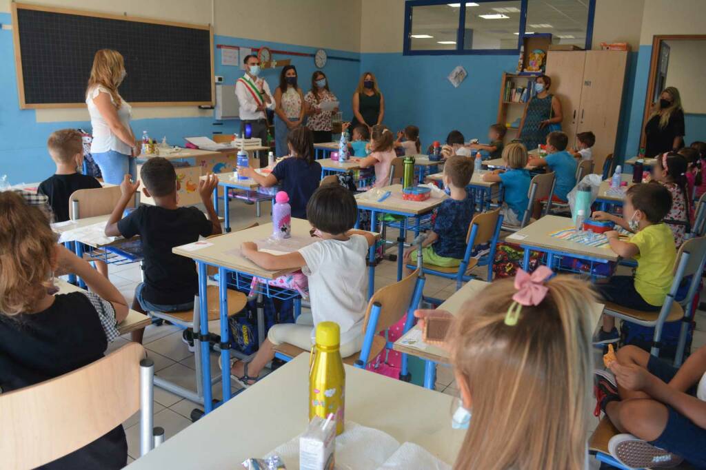 Parte il nuovo anno scolastico, il Sindaco di Pomezia in visita alle scuole