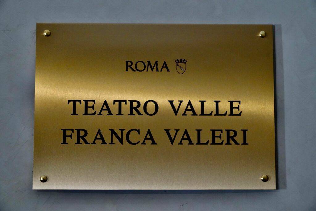 Il Teatro Valle di Roma intitolato a Franca Valeri: svelata la targa