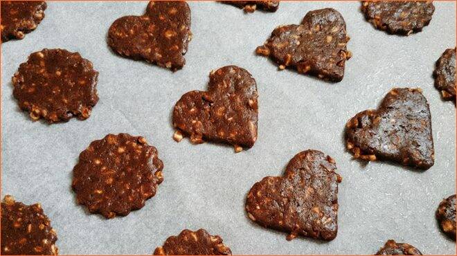 Biscotti con riso soffiato e cacao: semplici e veloci per una pausa gustosa