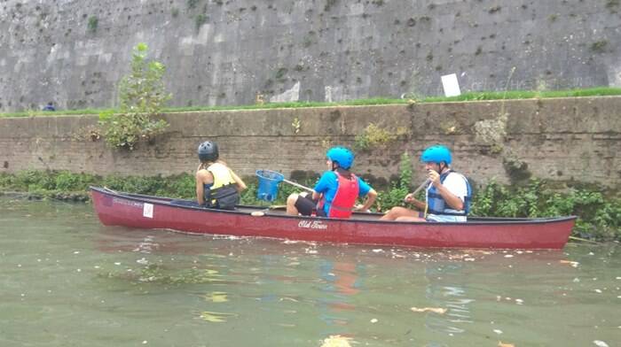 Tevere Day, a Roma il primo “palio fluviale”: vince la canoa chi raccoglie più rifiuti