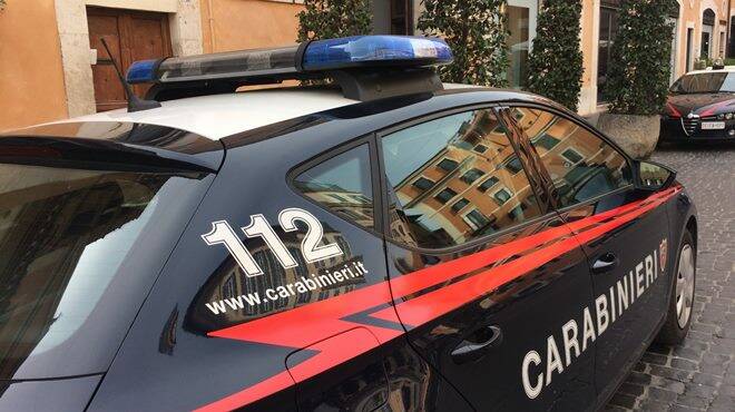 Roma, anziana rapinata della borsa: giovani arrestati da Carabinieri fuori servizio