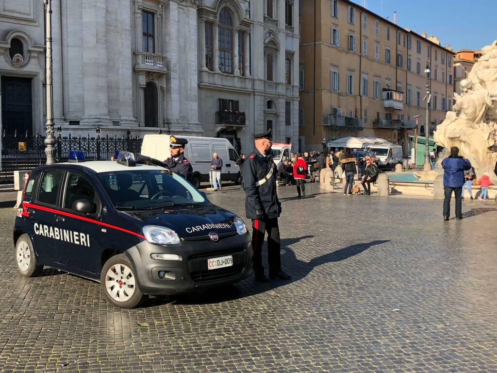 Roma. Saltafila, ladri di portafogli e locali irregolari: 3 arresti e raffica di multe