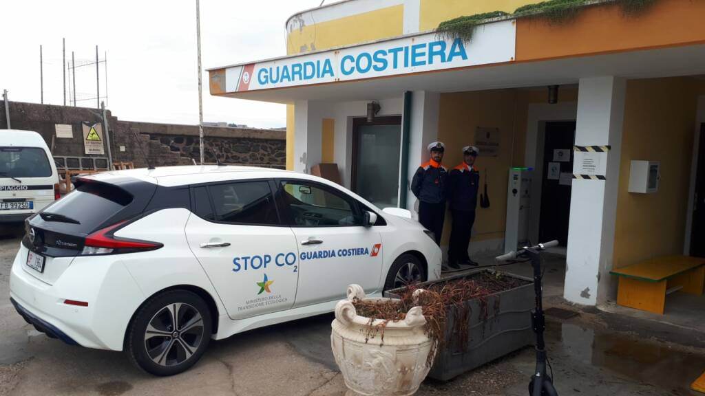 Ventotene, installata la prima colonnina per ricaricare le auto elettriche