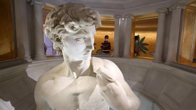 Il David di Michelangelo “censurato” all’Expo di Dubai: monta la polemica