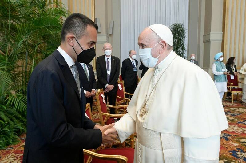 Ecologia, Di Maio in Vaticano tra scienziati e leader religiosi: “Italia in prima linea”