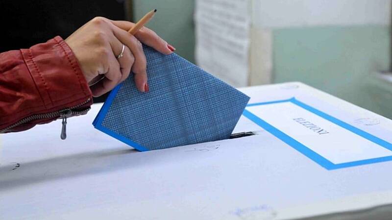 Elezioni 2021, Roma al ballottaggio. Affluenza in calo: alle 12 è sotto al 10%