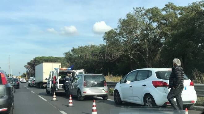 Traffico in tilt verso Ostia, un incidente sulla Cristoforo Colombo blocca la viabilità