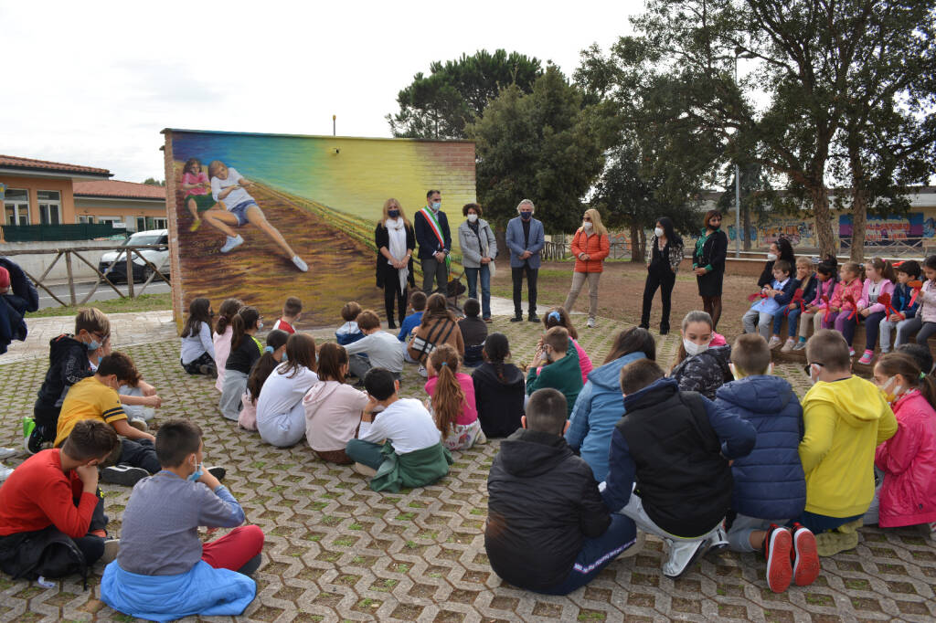 Il Sindaco inaugura i murales dedicati alla forza delle donne a Santa Palomba, Santa Procula e Torvaianica
