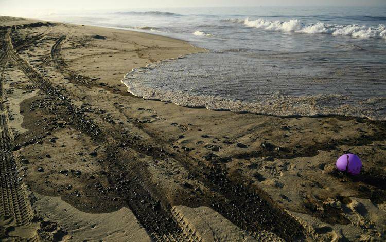 Disastro ecologico: 126 galloni di petrolio finiscono nel Pacifico