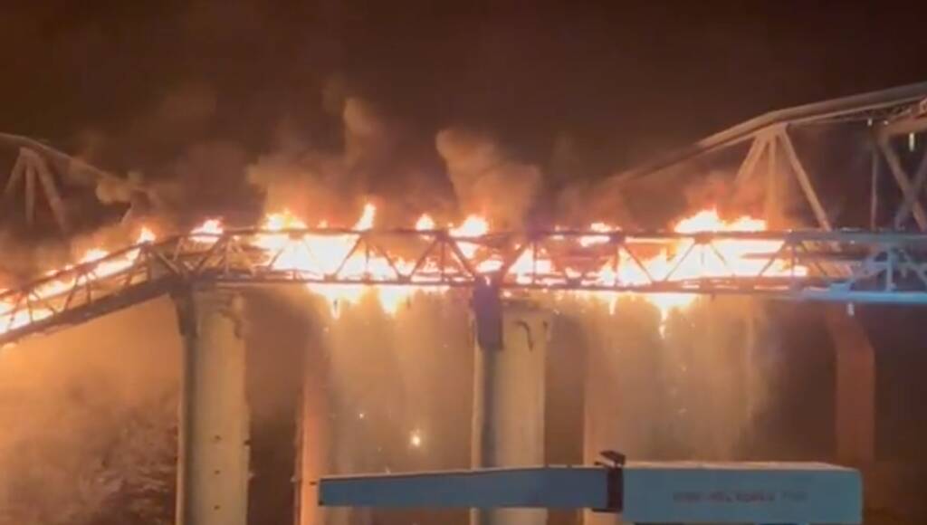 Incendio al ponte dell’Industria, interdetta la navigazione sul fiume Tevere
