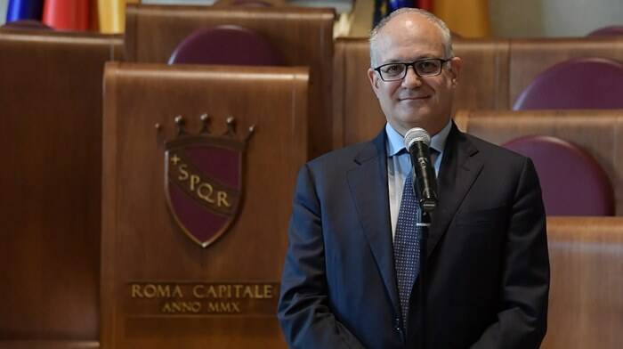 Roma, il sindaco Gualtieri positivo al Covid: “Continuo a lavorare da casa”