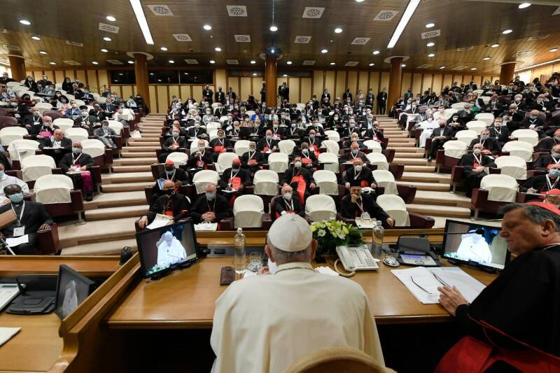 Vaticano, verso un Sinodo dei Vescovi “moderno”: donne e laici avranno diritto di voto