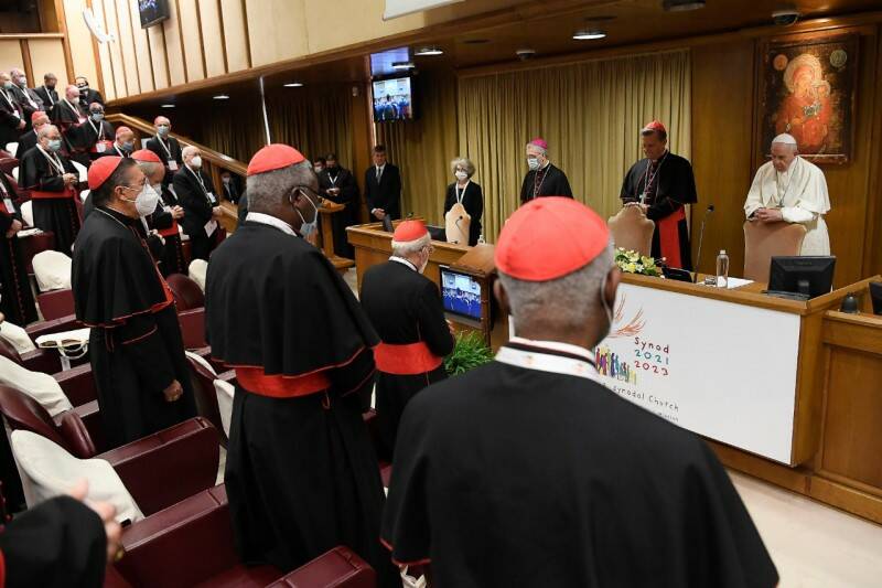 Al via il Sinodo, il Papa: “Una ‘Chiesa diversa’ aperta alla novità di Dio: ecco la nostra sfida”