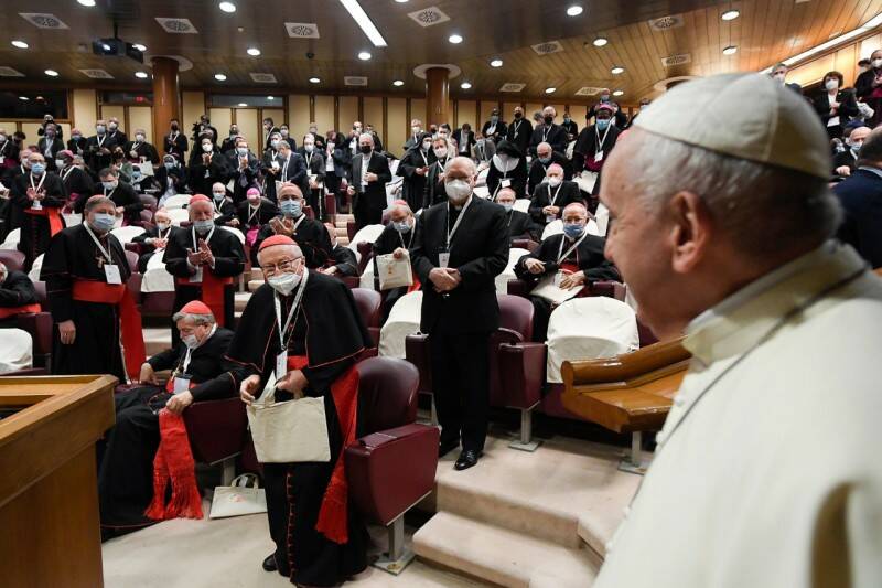 Al via il Sinodo, il Papa: “Una ‘Chiesa diversa’ aperta alla novità di Dio: ecco la nostra sfida”