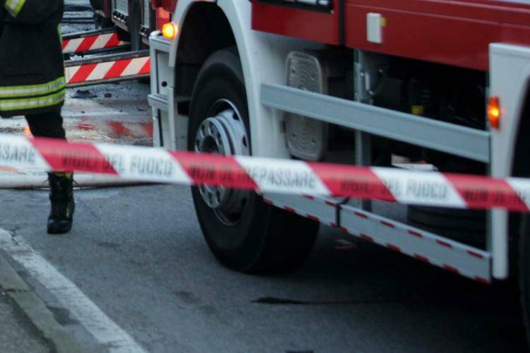 Incendio a Ostia: divampano le fiamme nello stabilimento “La Casetta”