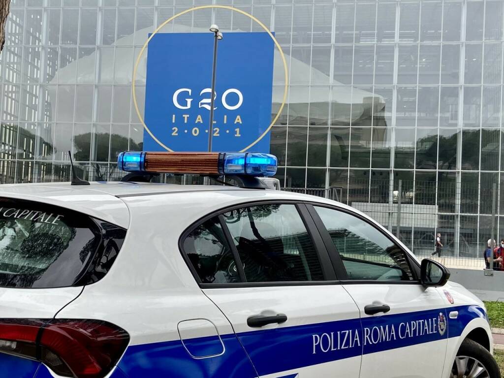 G20, di Roma, reagisce male ai controlli e aggredisce il sorvegliante