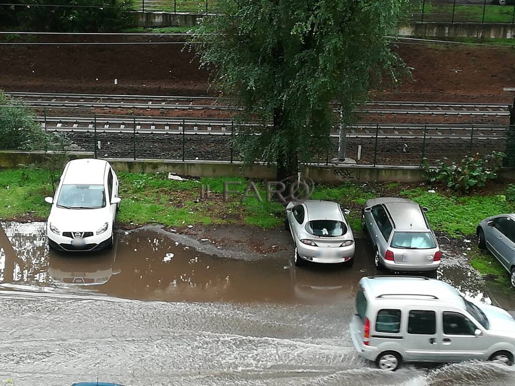 Ostia, la pioggia trasforma via Angelo Bertolotto in un lago