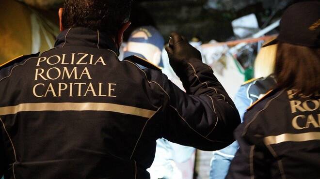 blitz polizia locale stazione termini roma