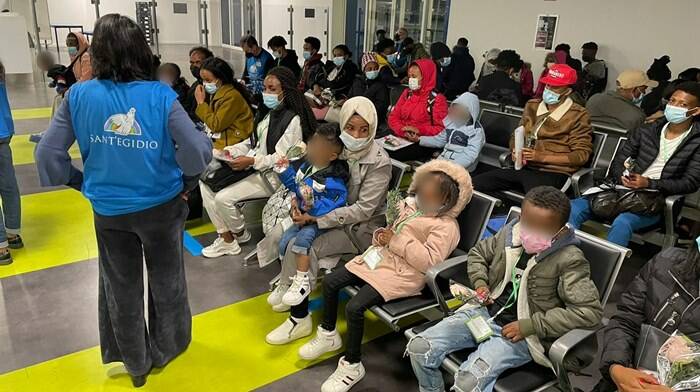 Corridoi umanitari: atterrati a Fiumicino 10 profughi richiedenti asilo
