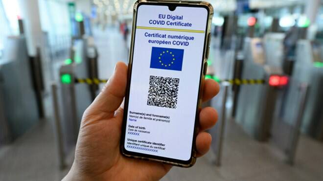 Green pass, l’Ue proroga il certificato verde fino a giugno 2023