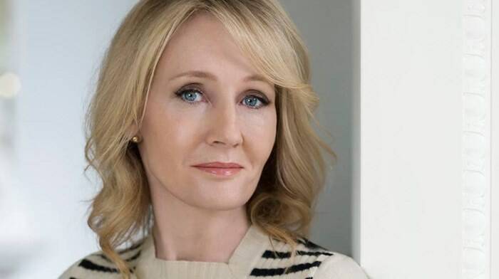 Harry Potter torna nei cinema ma i social attaccano la Rowling: “E’ transfobica, boicottiamo il film”