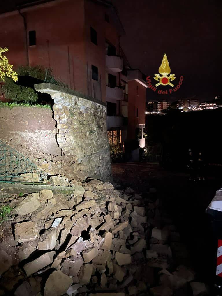 Bomba d’acqua mette in ginocchio Roma: strade allagate e crolli