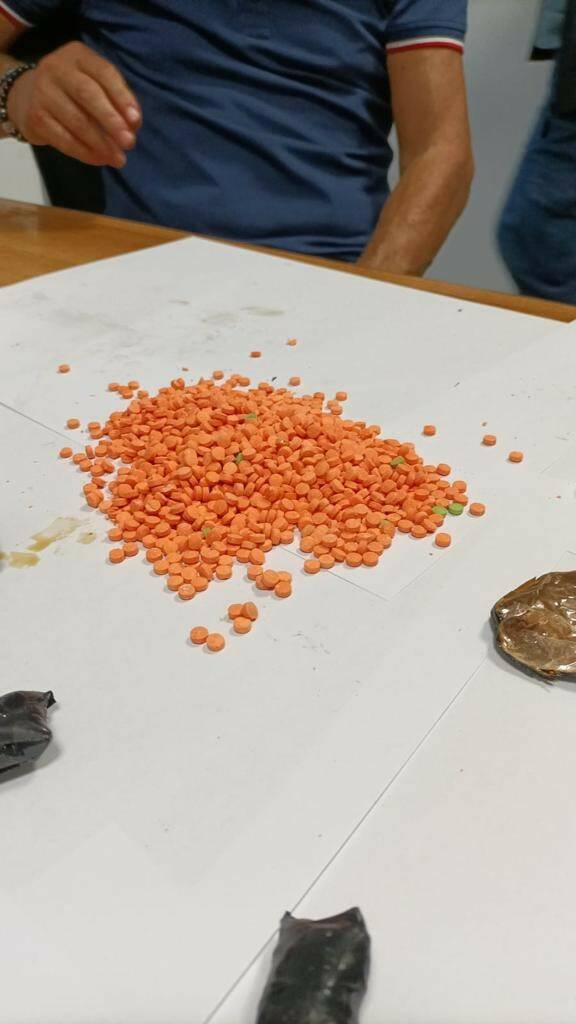 “Invasione” di metanfetamine all’aeroporto di Fiumicino, corriere arrestato con oltre 2mila dosi