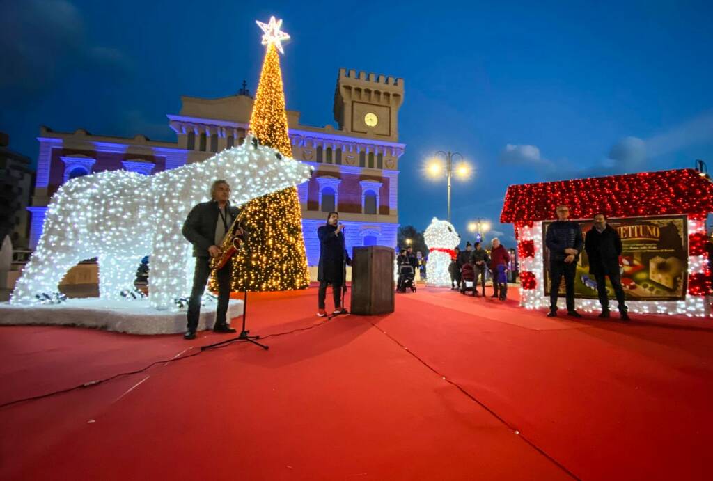 A Nettuno è già Natale: nel borgo medioevale si accendono le luminarie artistiche